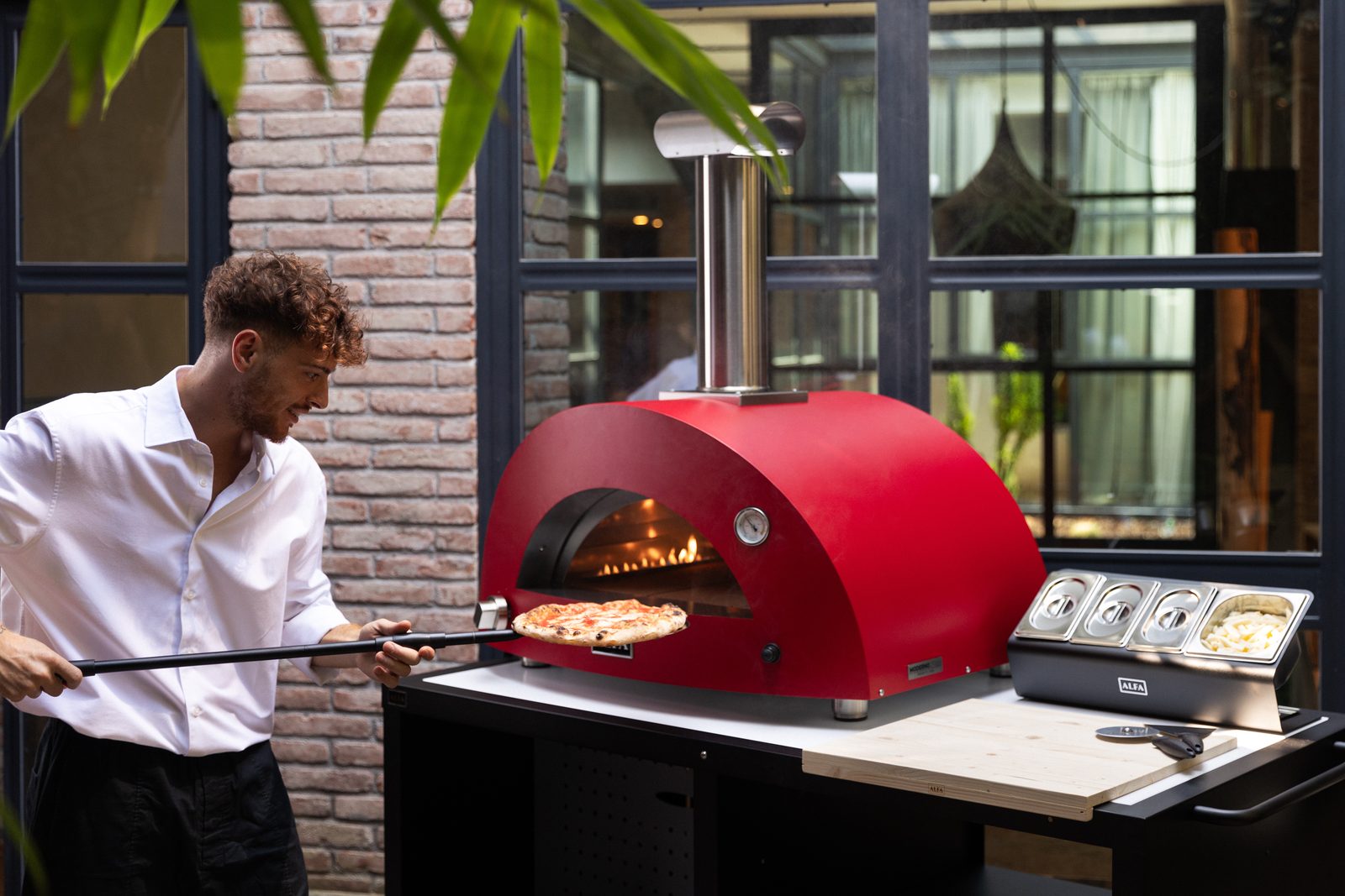 Moderno wood-fired oven, lead photograph