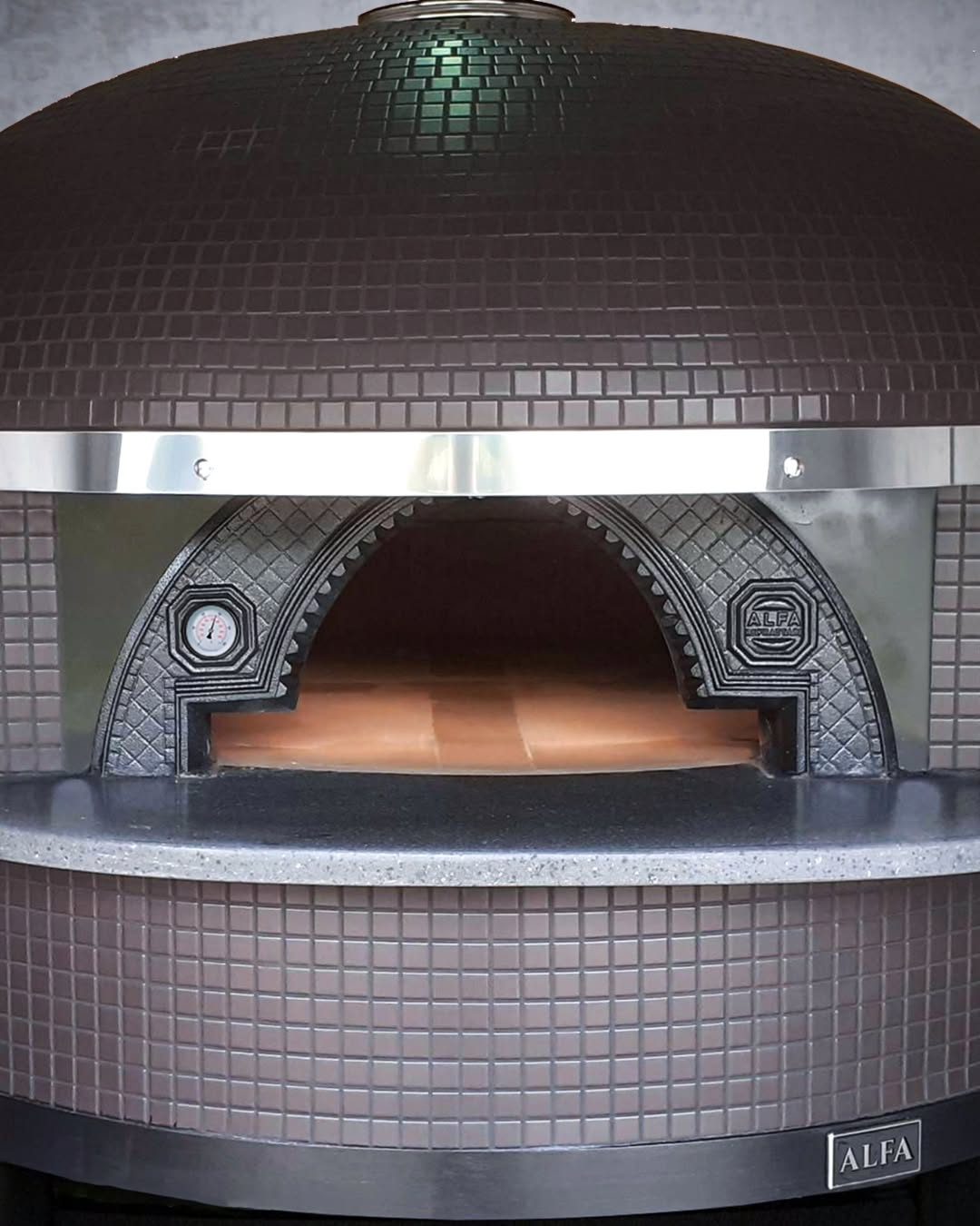 Napoli wood-fired oven, lead photograph